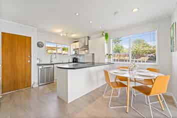 27 Arlette Place, Massey