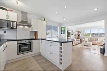 27 Arlette Place, Massey