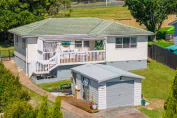 27 Arlette Place, Massey