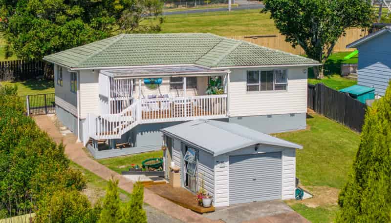 27 Arlette Place, Massey