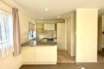 8/86 Fernhill Way, Oteha