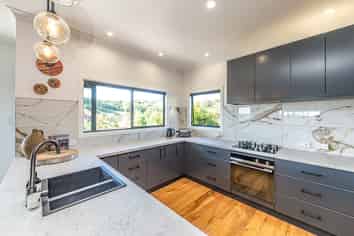 1 Shakespeare Road, Bastia Hill