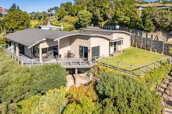 1 Shakespeare Road, Bastia Hill