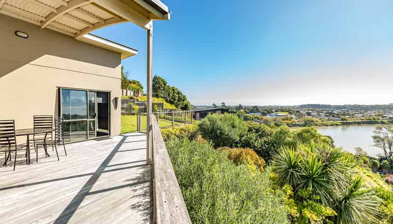 1 Shakespeare Road, Bastia Hill