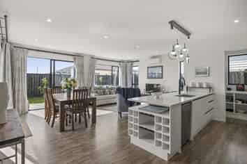 11 Koiora Road, Clarks Beach