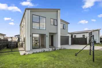 11 Koiora Road, Clarks Beach