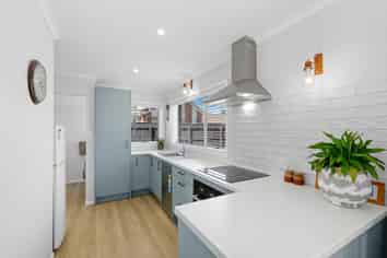 3/2 Alice Street, Alicetown