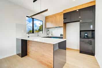 2/16 Binsted Road, New Lynn