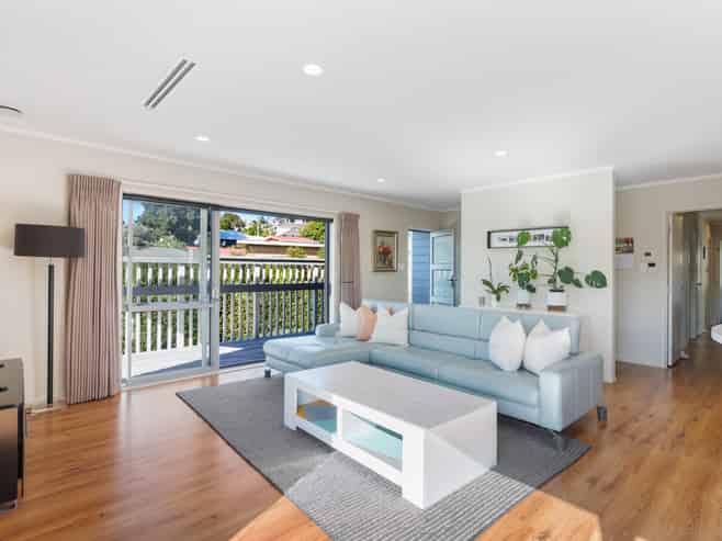 16C Sunnynook Road, Sunnynook