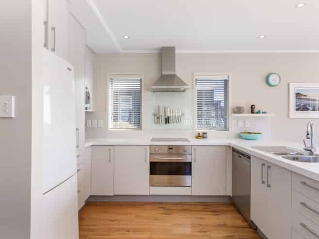 16C Sunnynook Road, Sunnynook