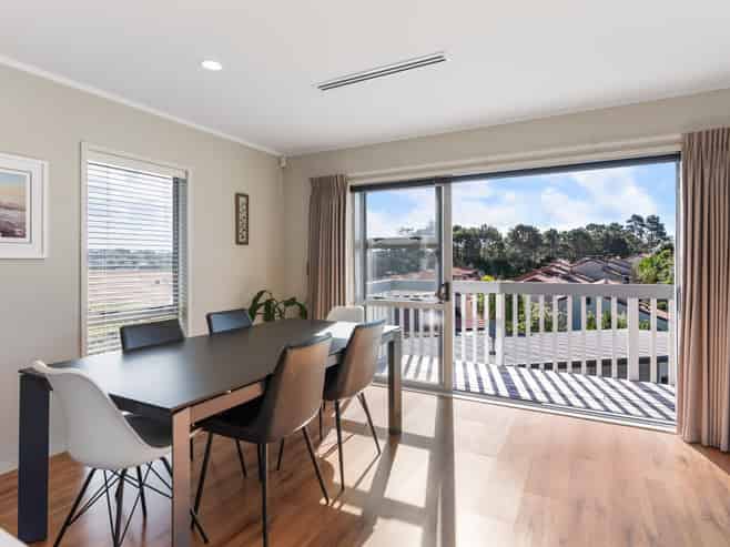 16C Sunnynook Road, Sunnynook