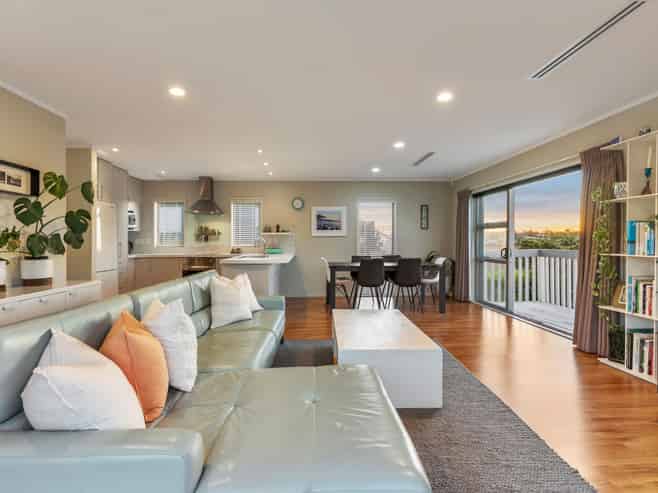 16C Sunnynook Road, Sunnynook