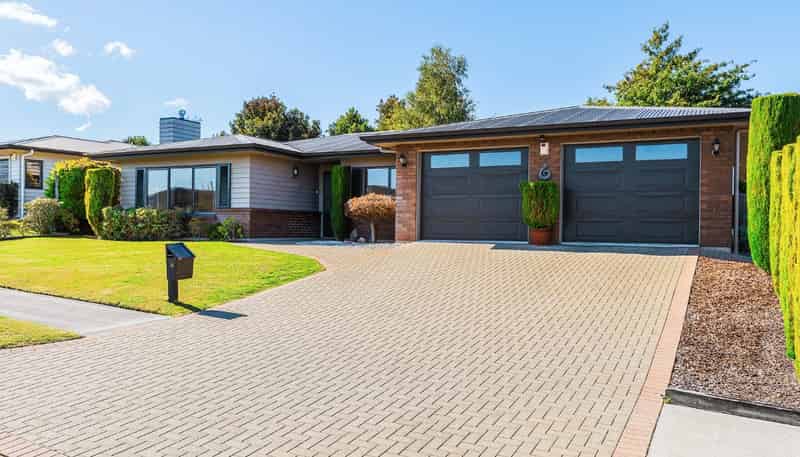 14 March Brown Place, Nukuhau