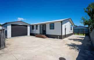 1212A Willowpark Road North, Mayfair