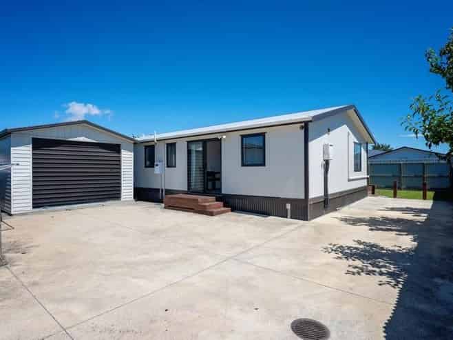 1212A Willowpark Road North, Mayfair