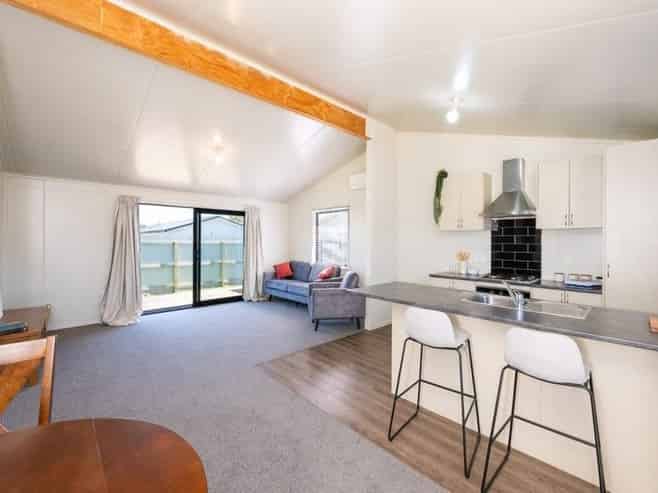 1212A Willowpark Road North, Mayfair