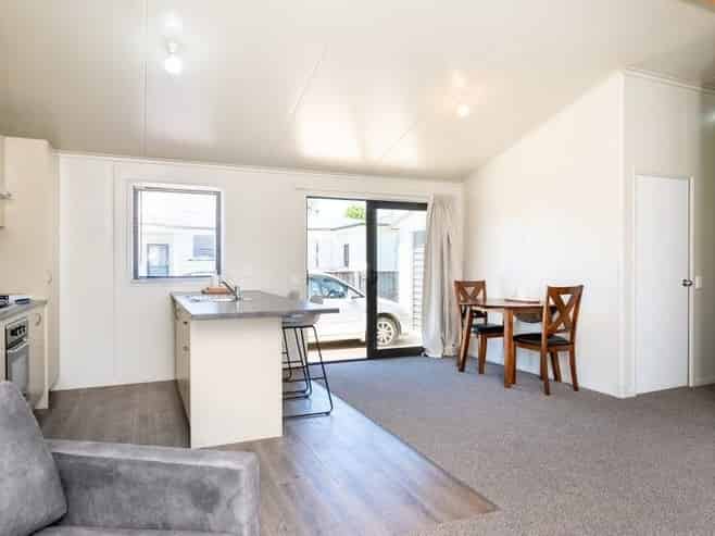 1212A Willowpark Road North, Mayfair