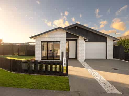 6 Probert Crescent, Greenhill Park