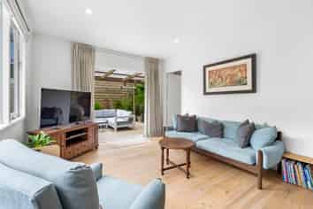 2/14 Glenbush Place, Birkenhead