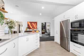 30 Galveston Grove, Totara Park