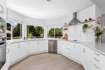 30 Galveston Grove, Totara Park