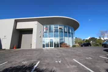 Appealing road front office/warehouse