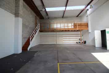 Appealing road front office/warehouse