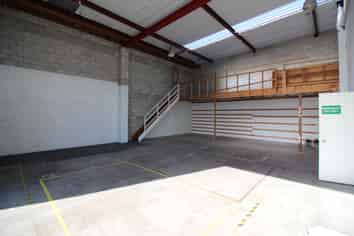 Appealing road front office/warehouse