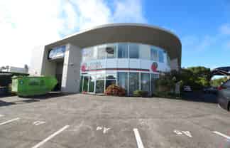 Appealing road front office/warehouse