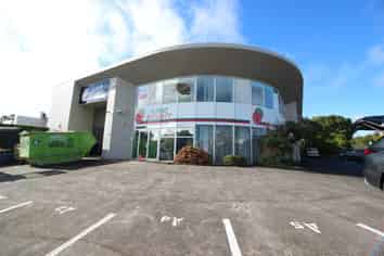 Appealing road front office/warehouse