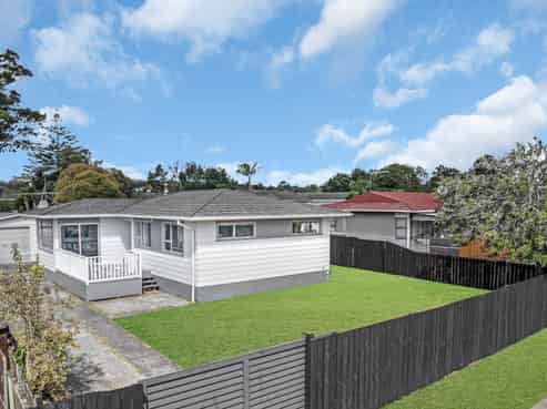 27 Sandrine Avenue, Clover Park