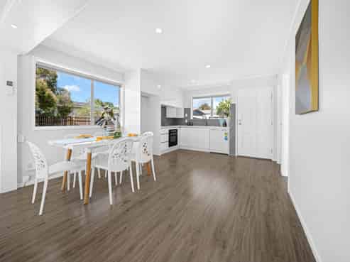 27 Sandrine Avenue, Clover Park