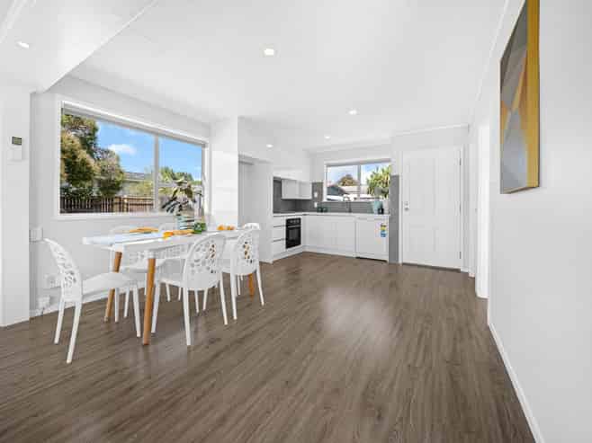 27 Sandrine Avenue, Clover Park