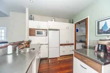 19 Overtoun Terrace, Hataitai