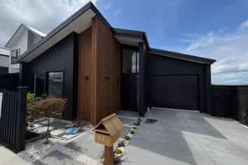 90 Huanui Drive, Orewa