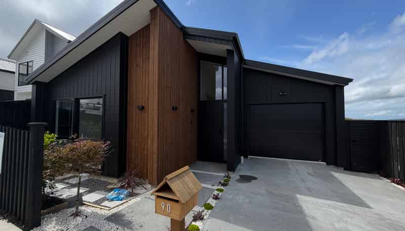 90 Huanui Drive, Orewa