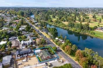 1060 River Road, Queenwood