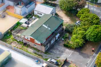 1060 River Road, Queenwood