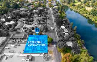 1060 River Road, Queenwood