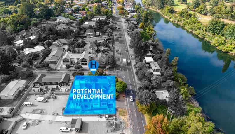 1060 River Road, Queenwood