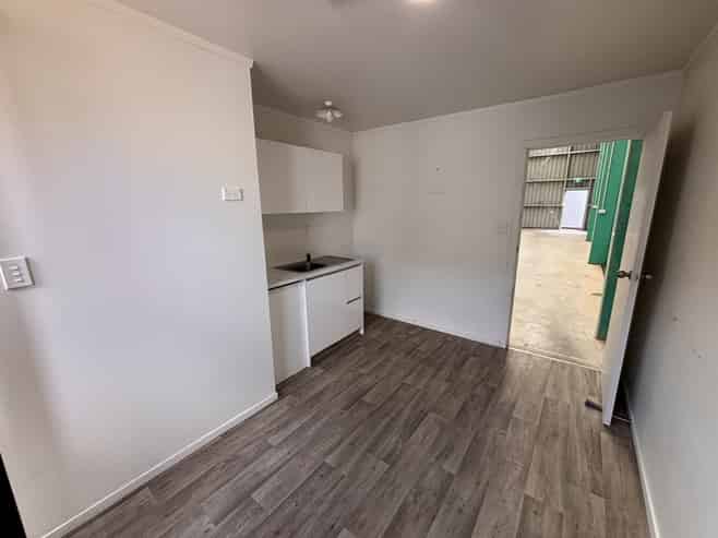 Modern high-stud warehousing - Last available