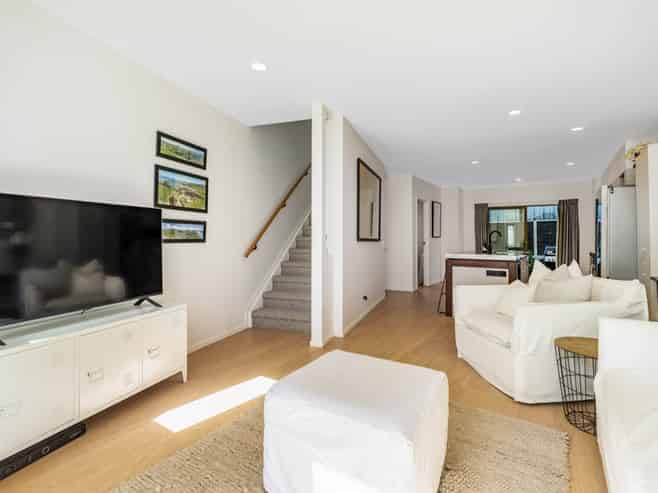 4/21 Hunters Park Drive, Three Kings