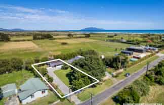55 Atkinson Avenue, Otaki Beach