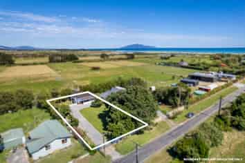 55 Atkinson Avenue, Otaki Beach