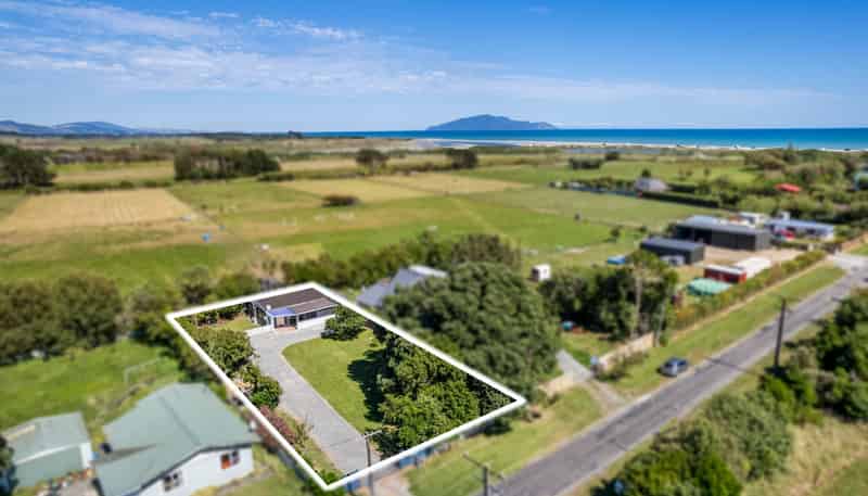 55 Atkinson Avenue, Otaki Beach