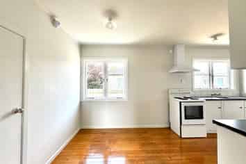 5 Bolton Place, Otara