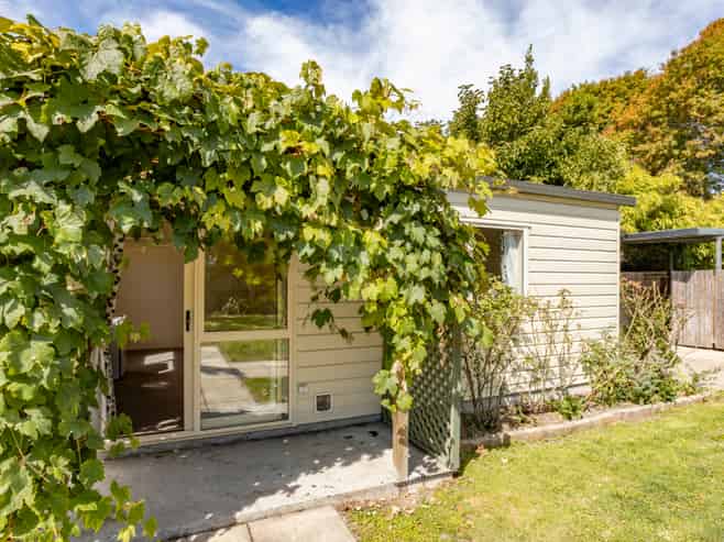 160 Emmett Street, Shirley