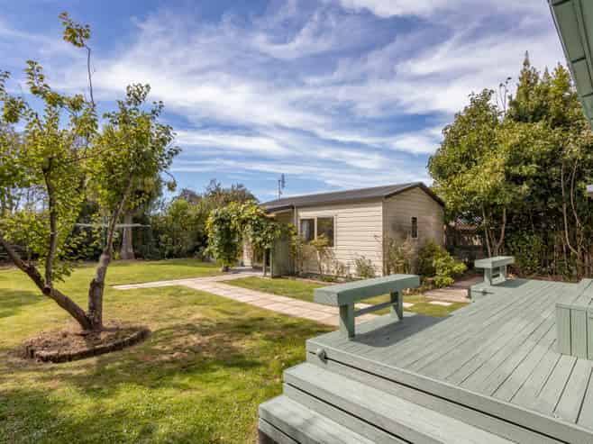 160 Emmett Street, Shirley