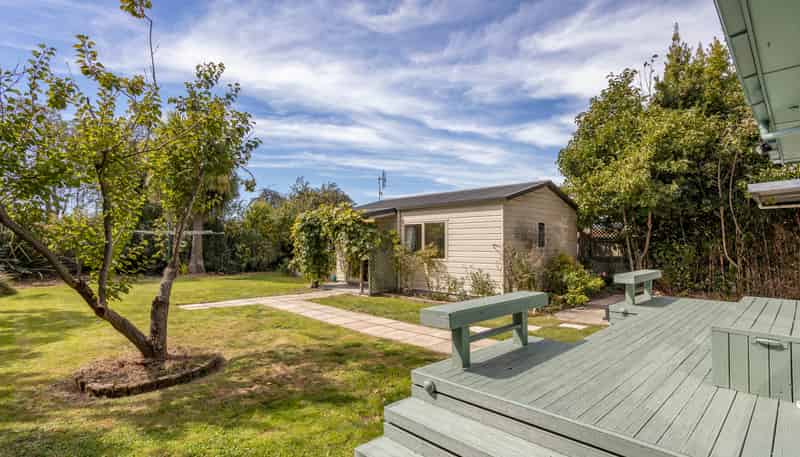 160 Emmett Street, Shirley