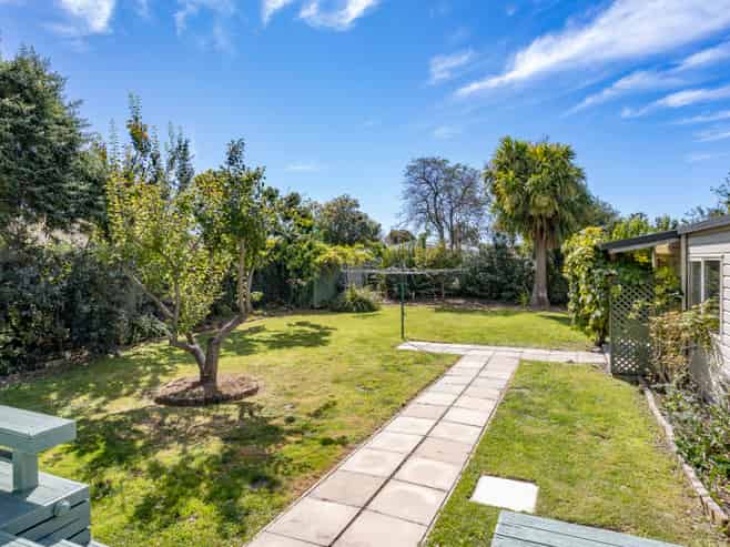 160 Emmett Street, Shirley